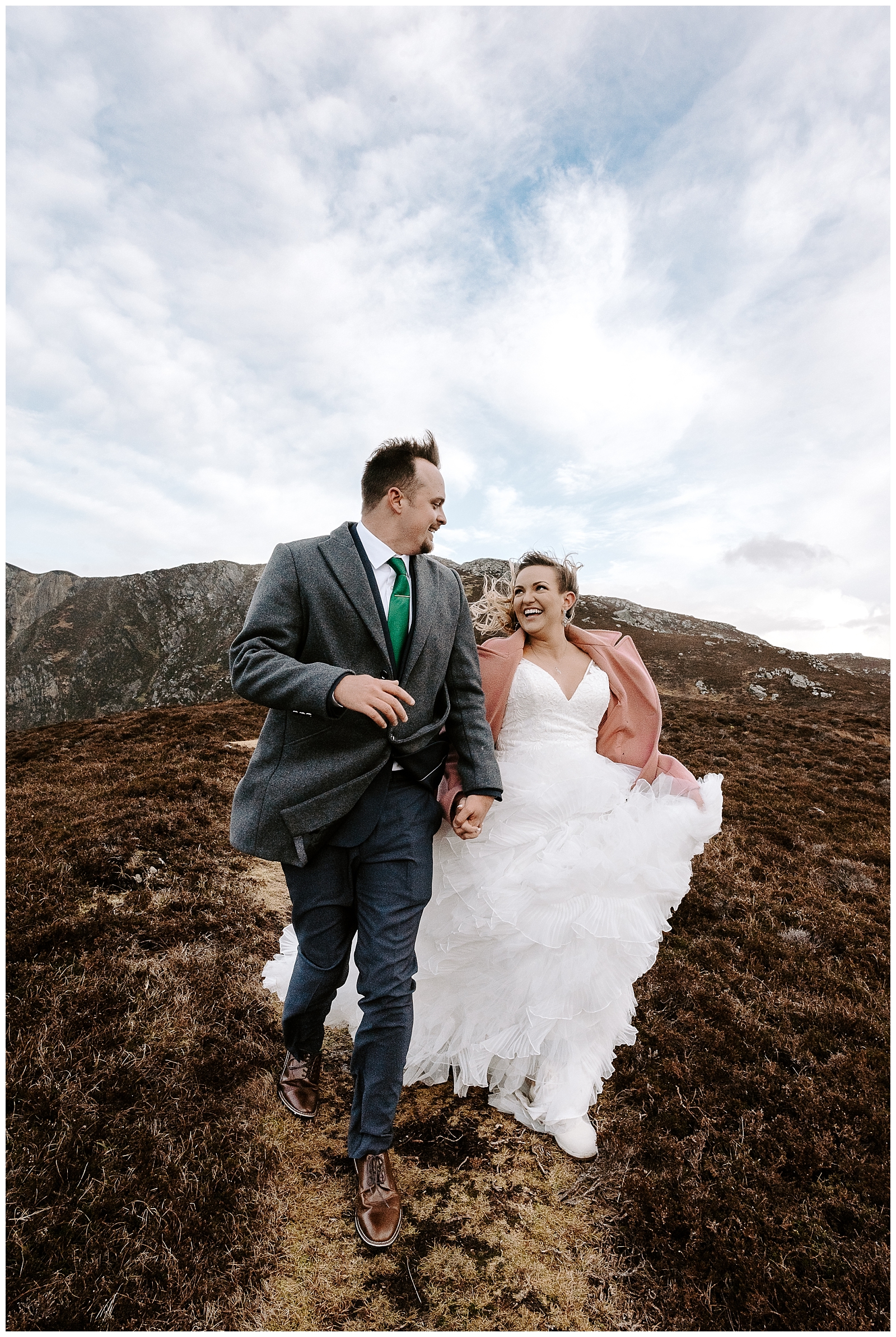 adventurous couple walks along the cliffs in Ireland