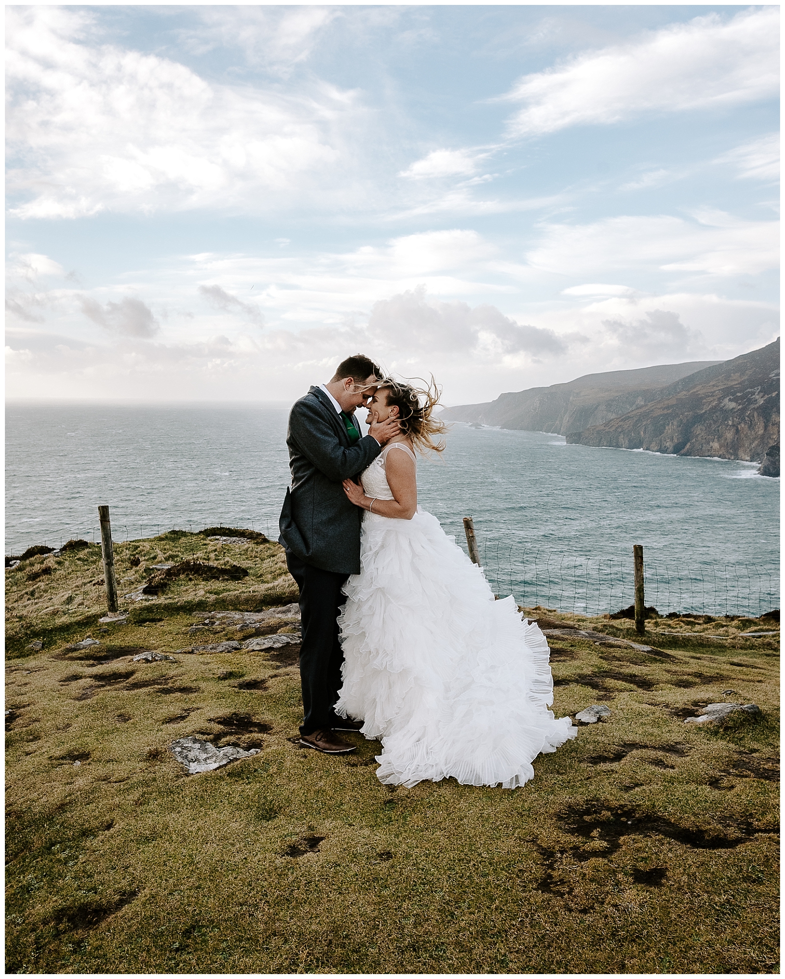 Eloping in Ireland at the beautiful cliffs