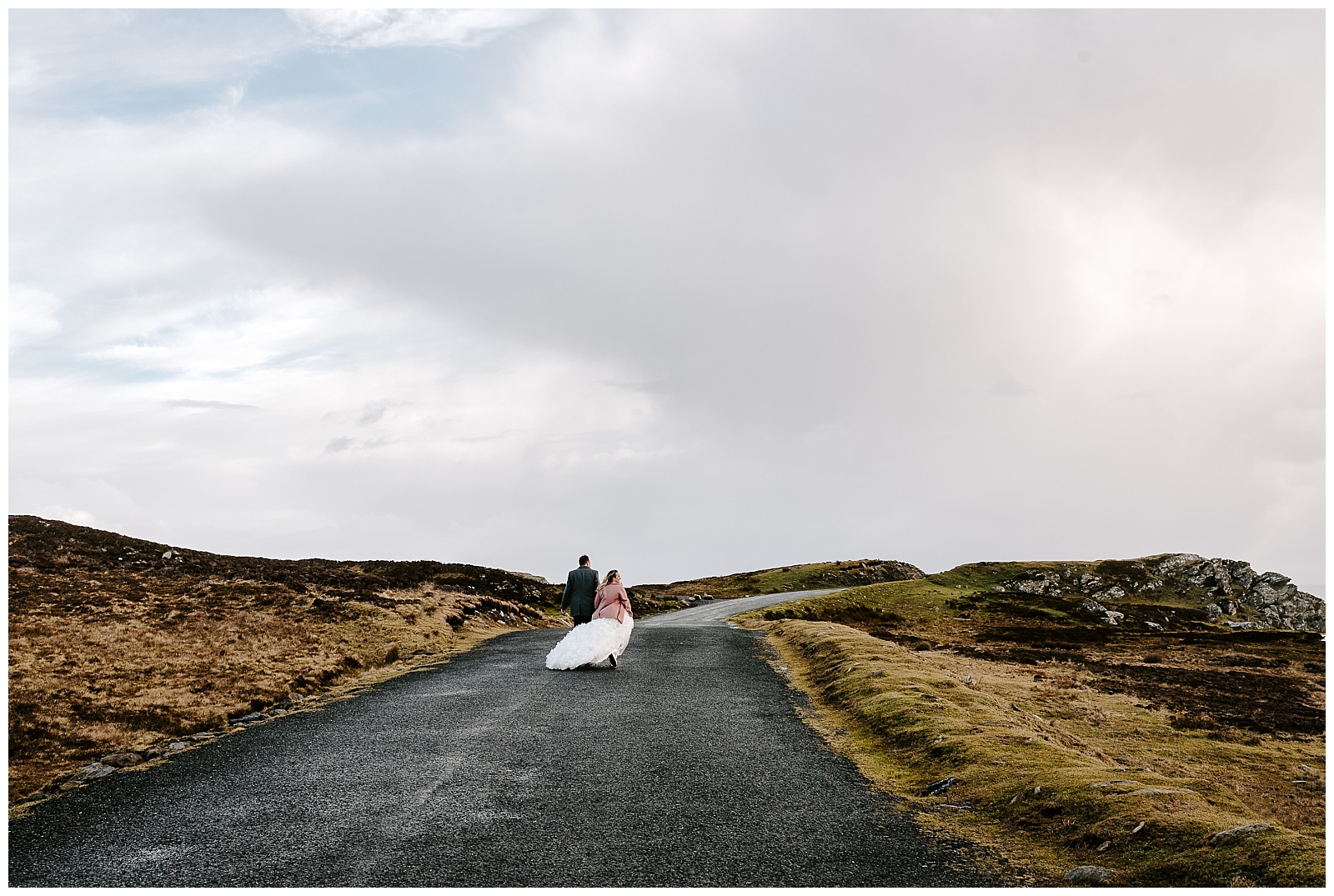 Eloping in Ireland at the beautiful cliffs