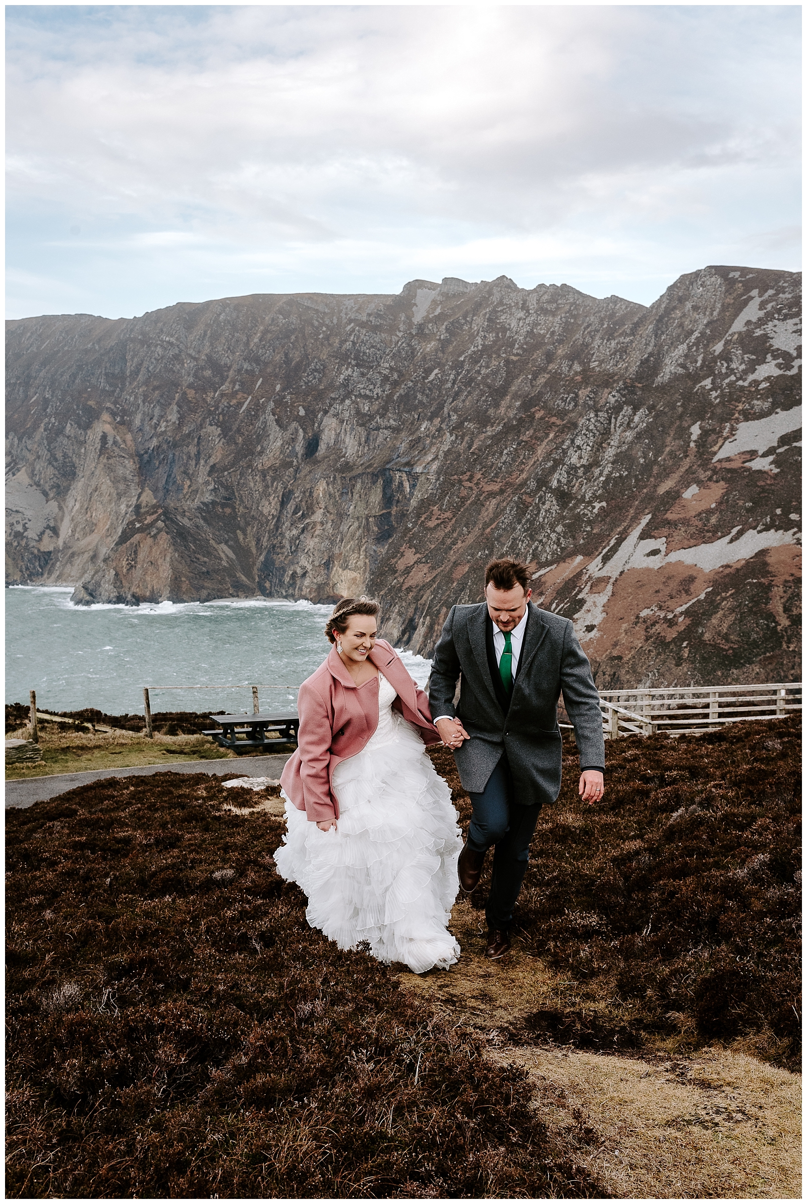 Couple celebrates their elopement in Ireland