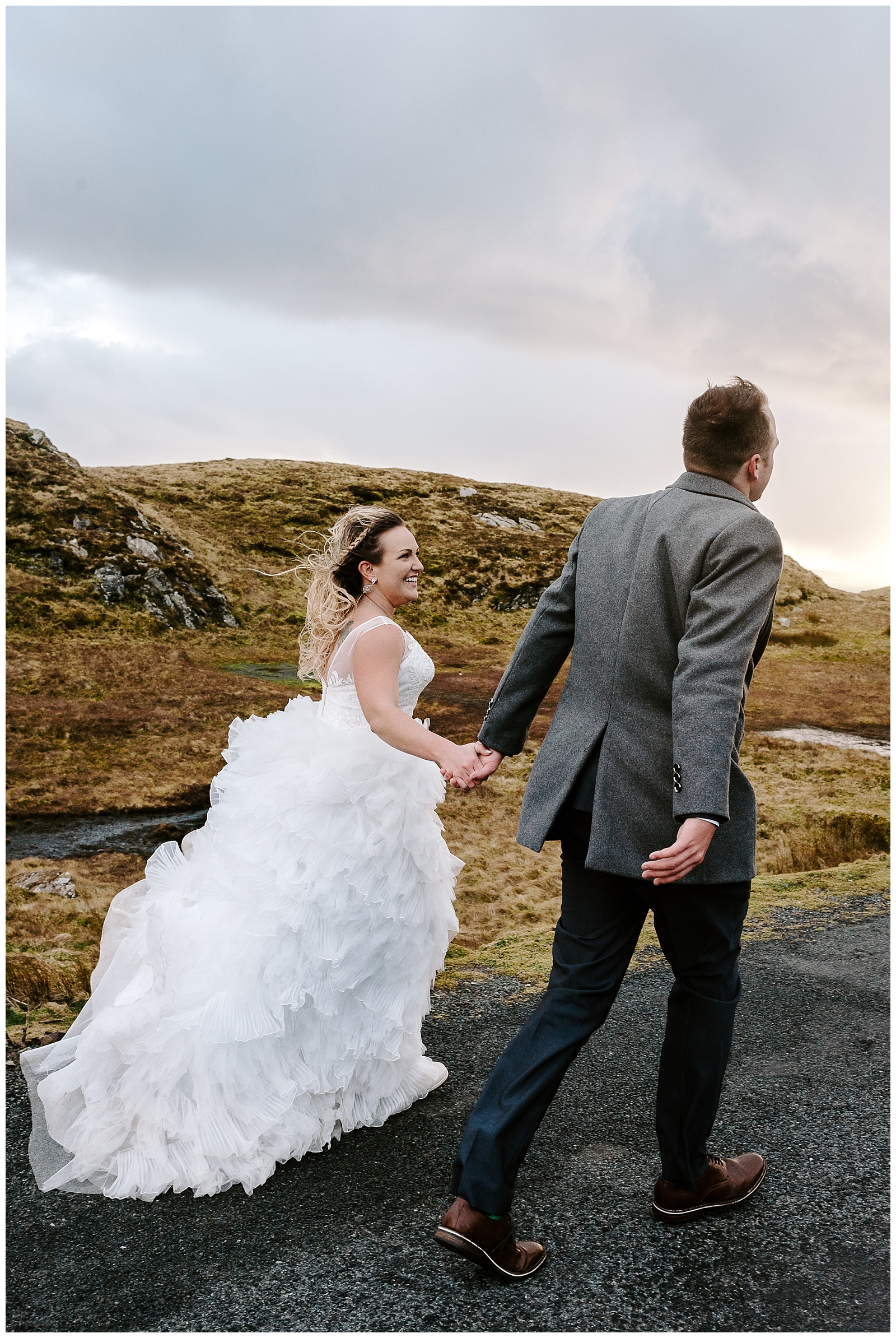 ireland elopement photographer takes pictures as a couple elopes in Ireland