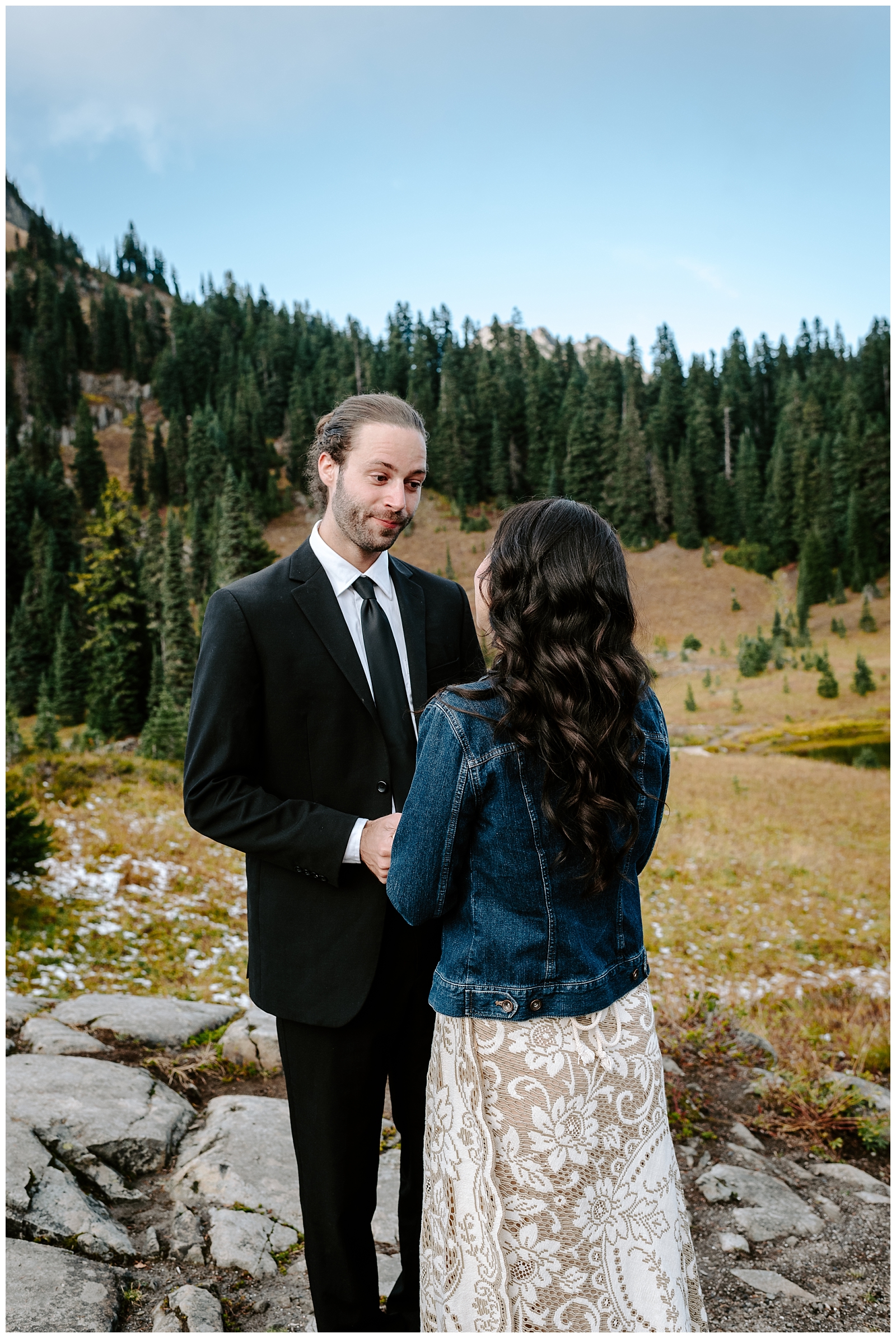 hiking elopement in the pnw